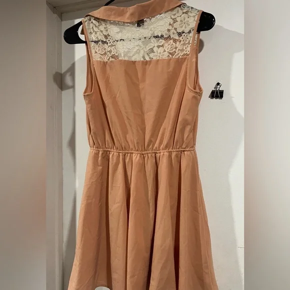 Forever 21 Peach Lace Dress with sheer lining underneath. - Picture 4 of 7